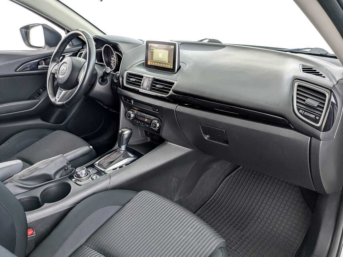 Mazda 3 с пробегом — 2015 год. Фото: #10