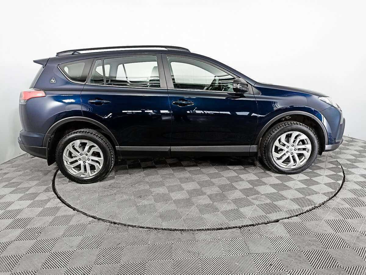 Toyota RAV4 с пробегом — 2019 год. Фото: #3