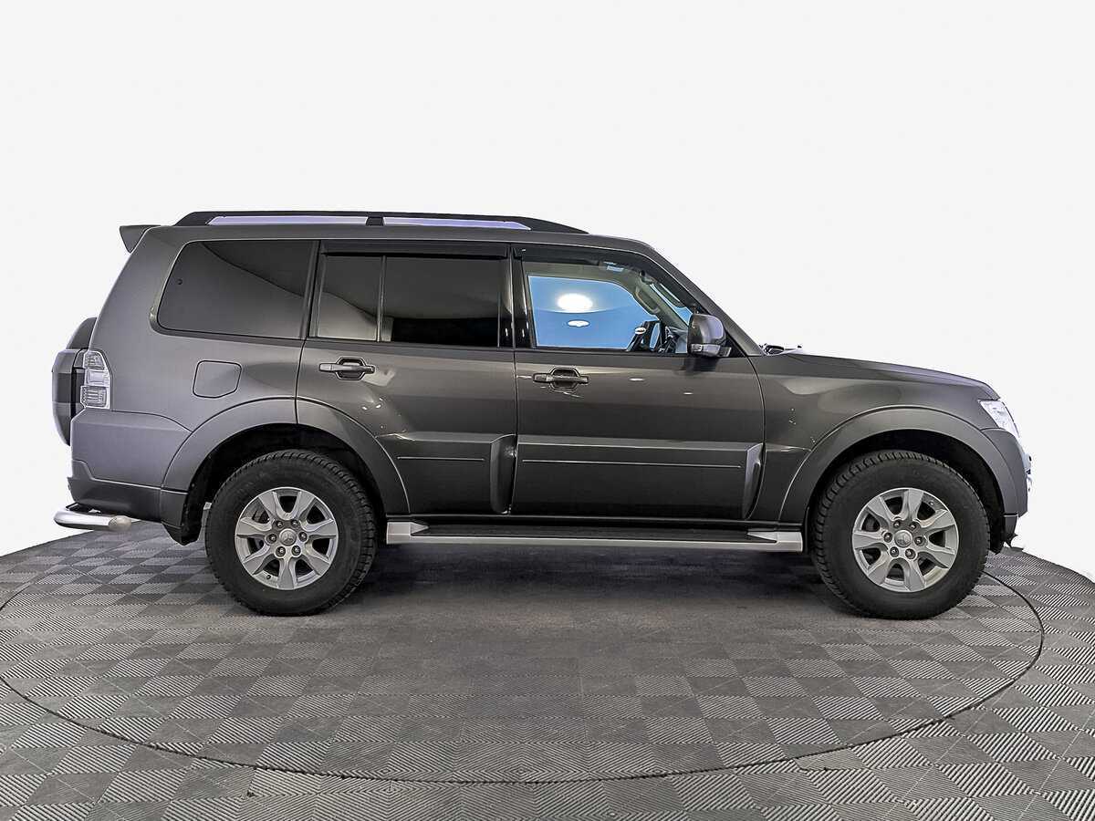 Mitsubishi Pajero с пробегом — 2018 год. Фото: #3