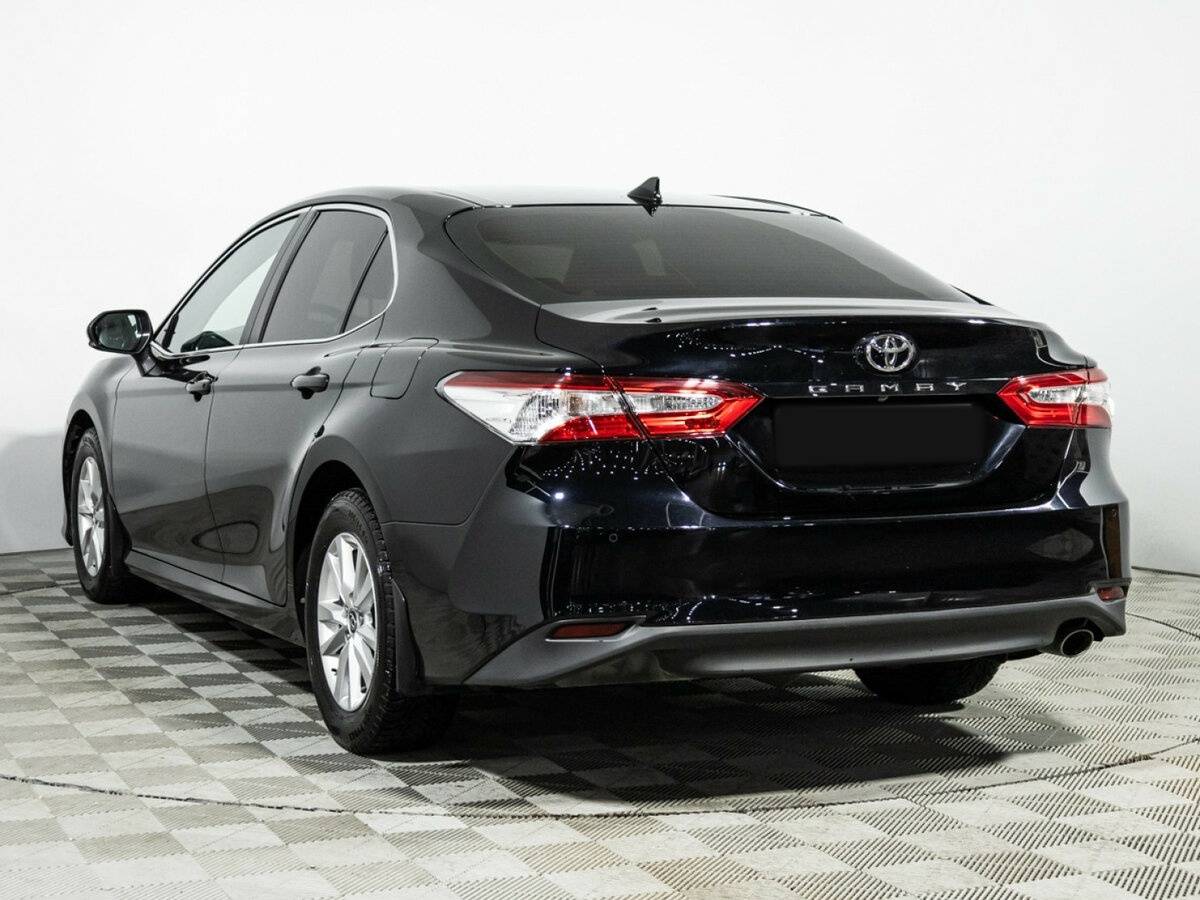 Toyota Camry с пробегом — 2018 год. Фото: #6
