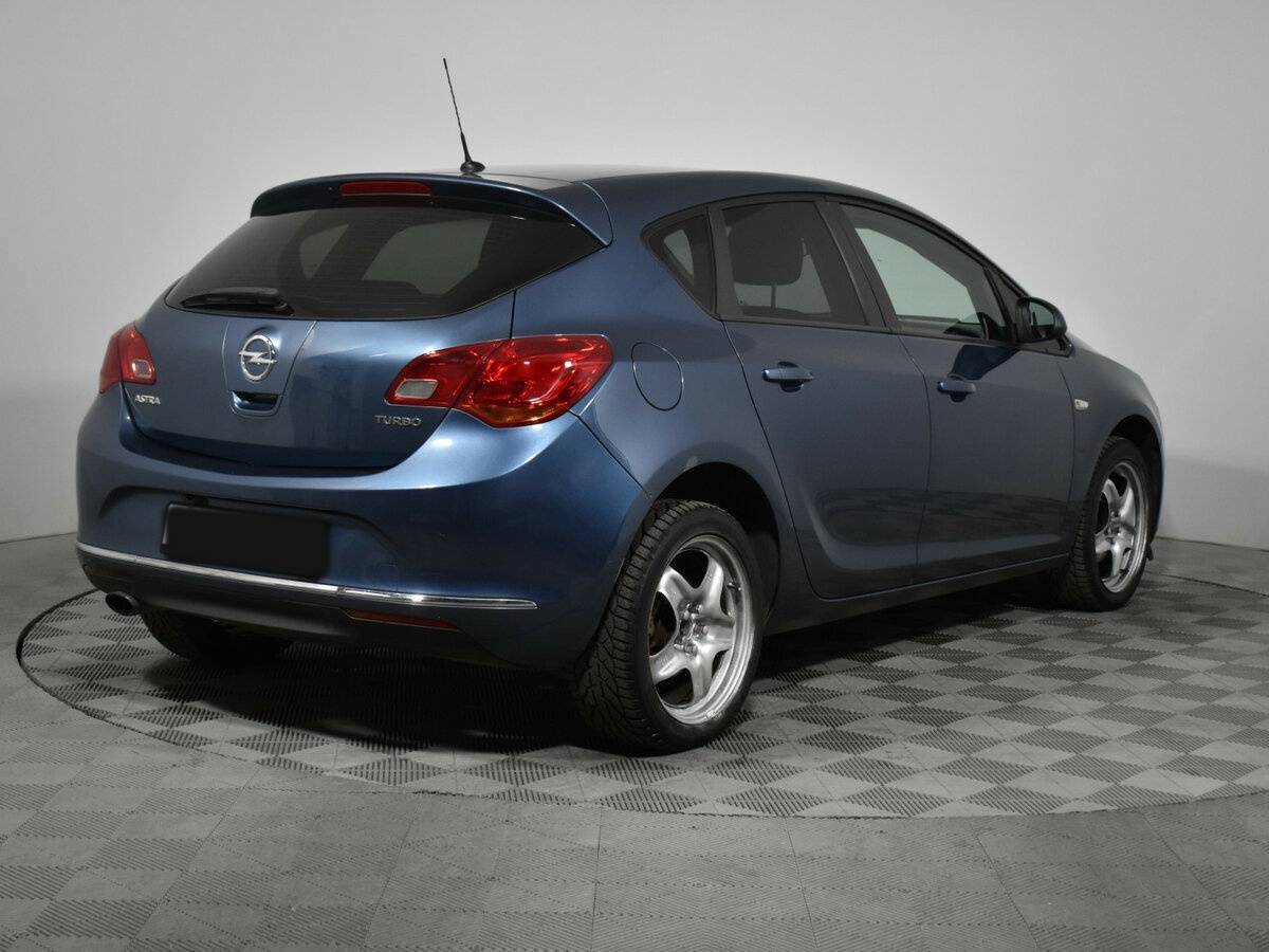 Opel Astra с пробегом — 2012 год. Фото: #4