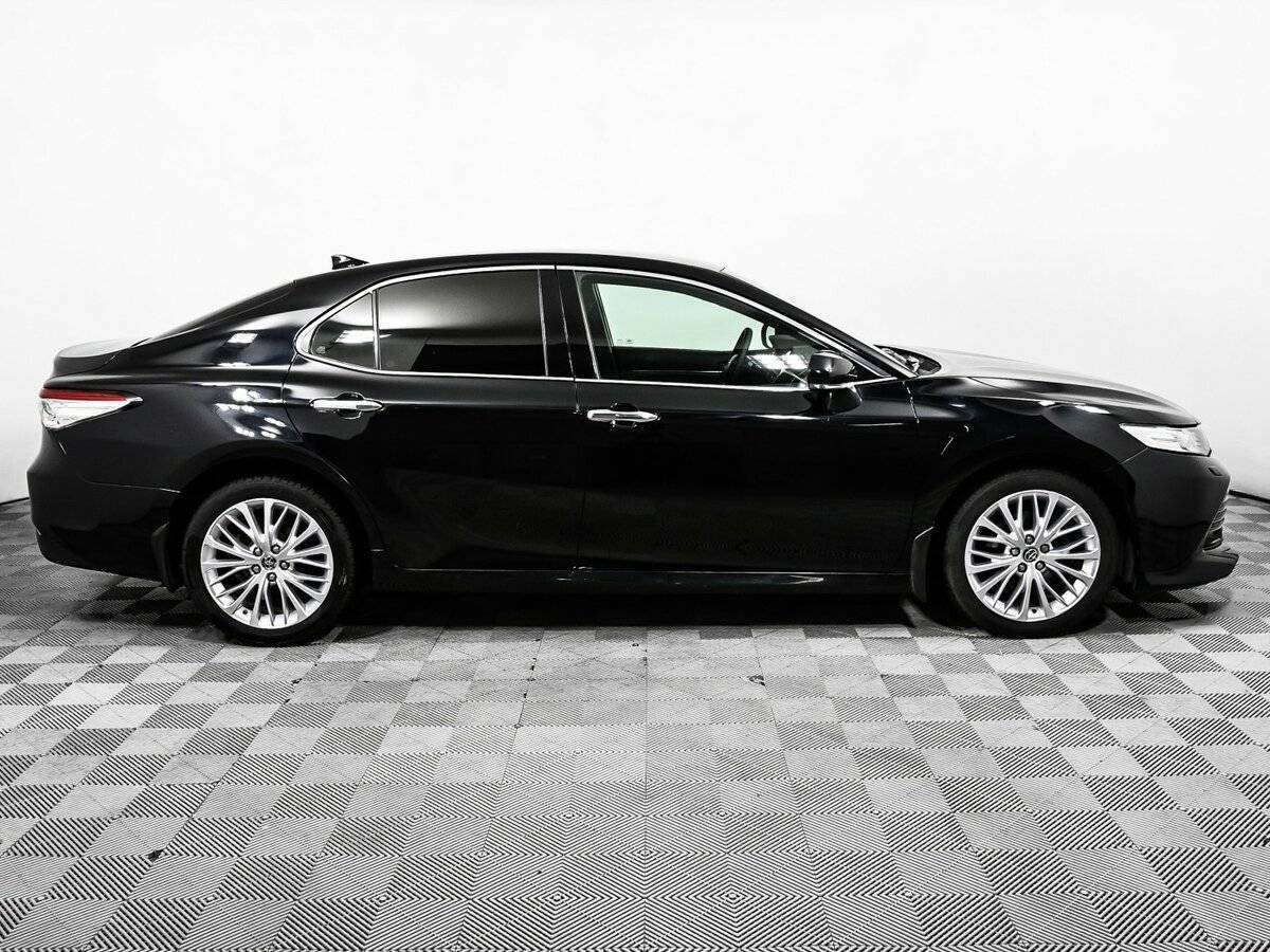 Toyota Camry с пробегом — 2019 год. Фото: #3