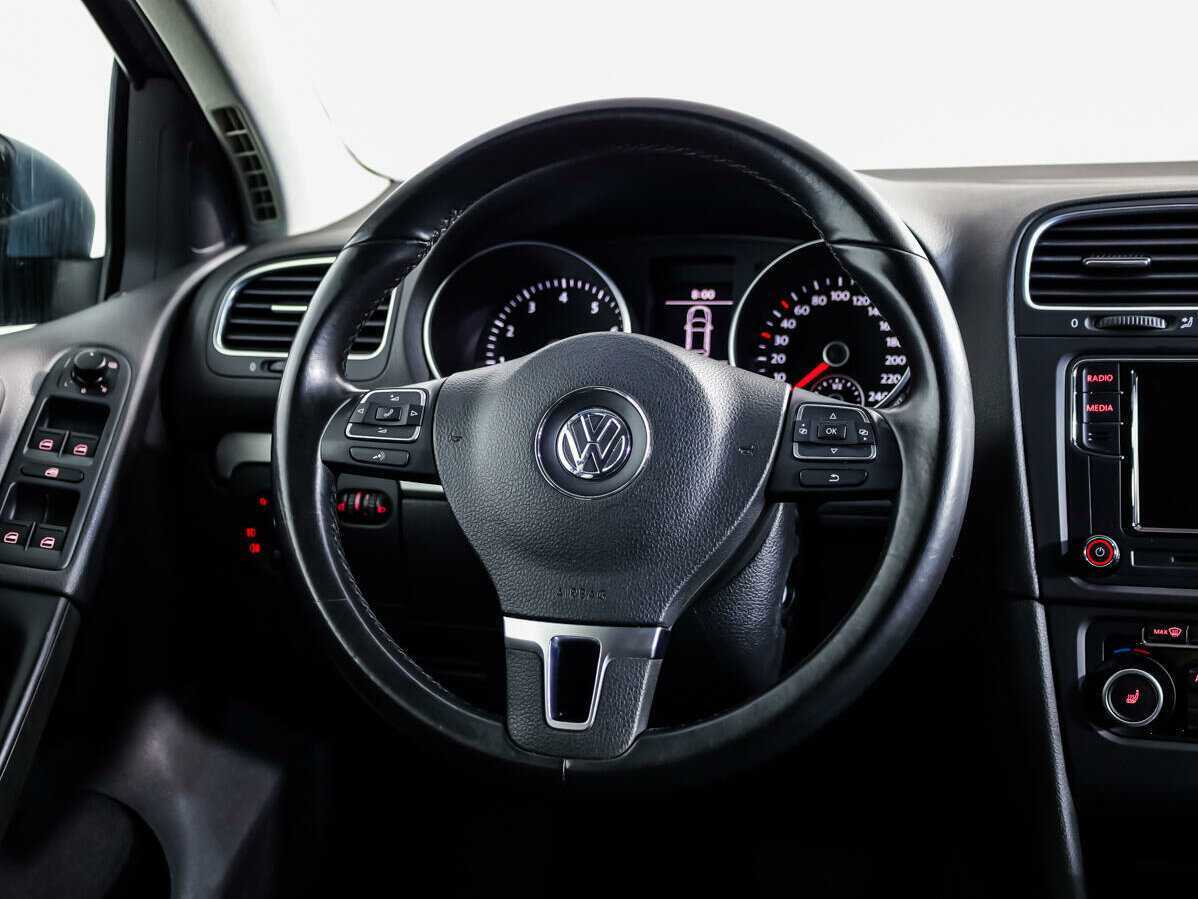 Volkswagen Golf с пробегом — 2012 год. Фото: #9