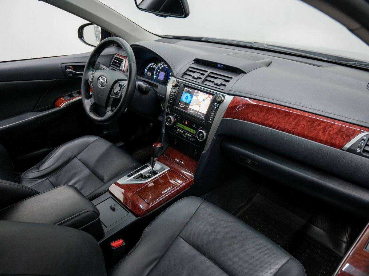 Toyota Camry с пробегом — 2014 год. Фото: #6