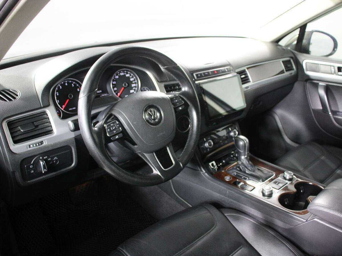 Volkswagen Touareg с пробегом — 2015 год. Фото: #10