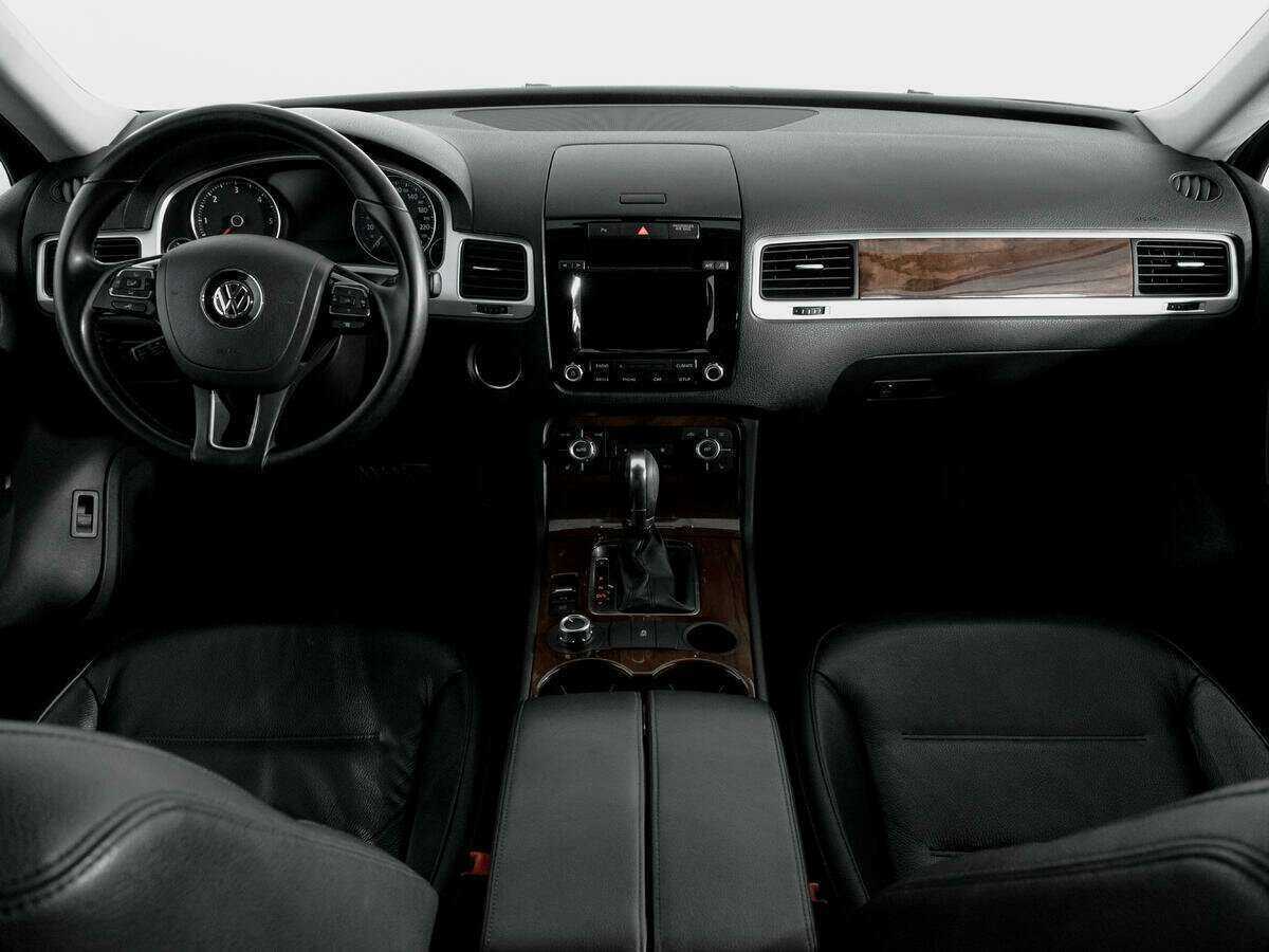 Volkswagen Touareg с пробегом — 2012 год. Фото: #11