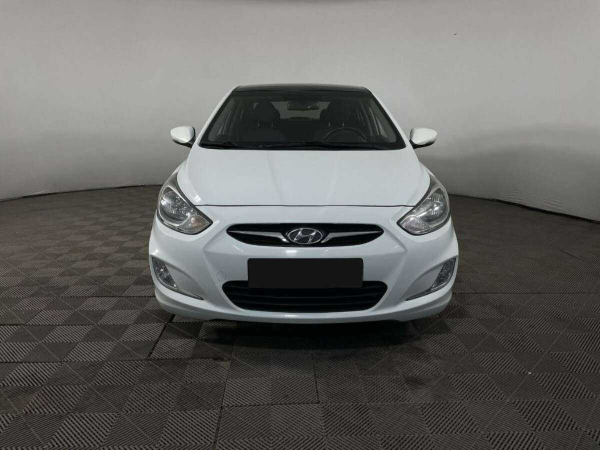 Hyundai Solaris с пробегом — 2012 год. Фото: #1