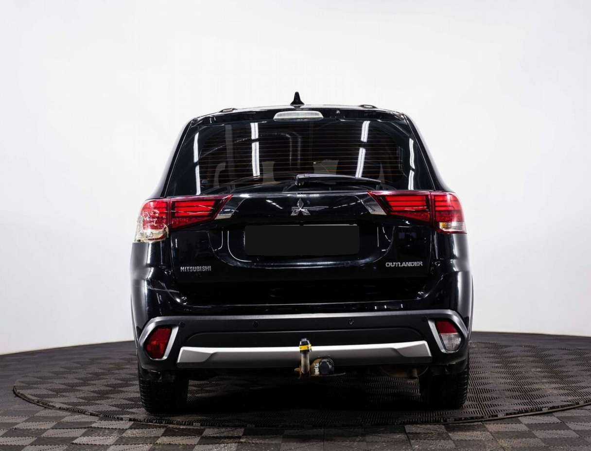 Mitsubishi Outlander с пробегом — 2018 год. Фото: #4