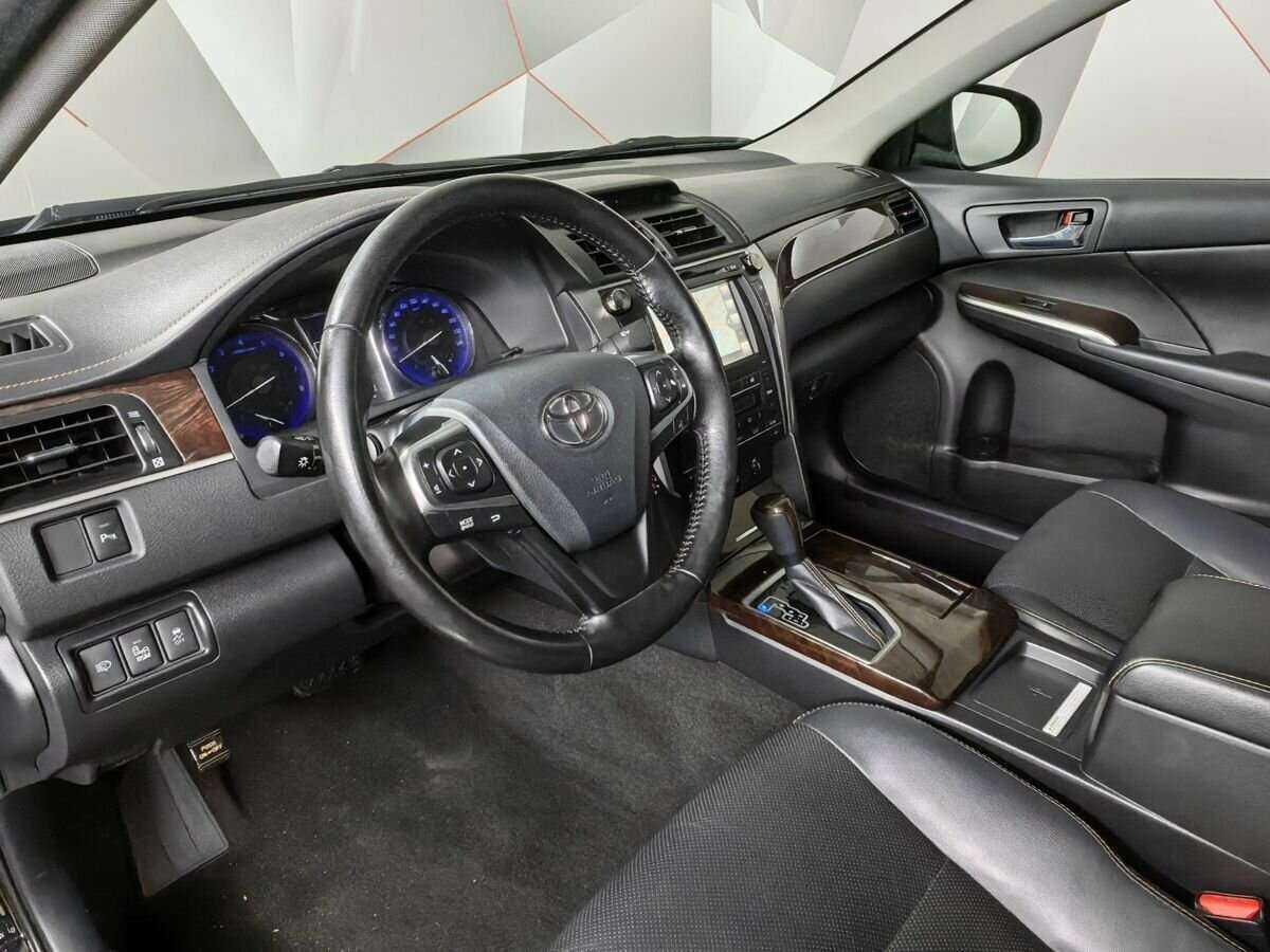Toyota Camry с пробегом — 2017 год. Фото: #11