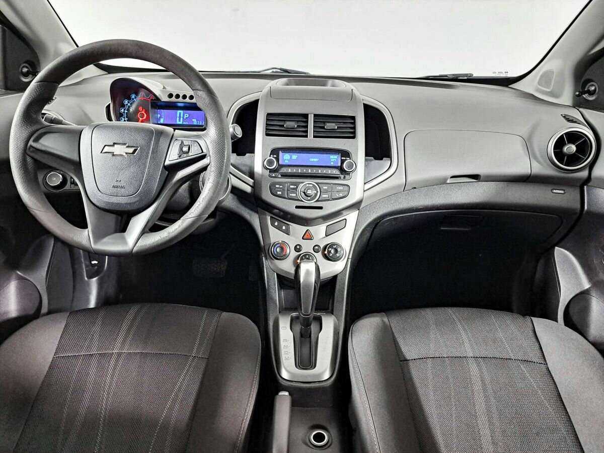 Chevrolet Aveo с пробегом — 2013 год. Фото: #11