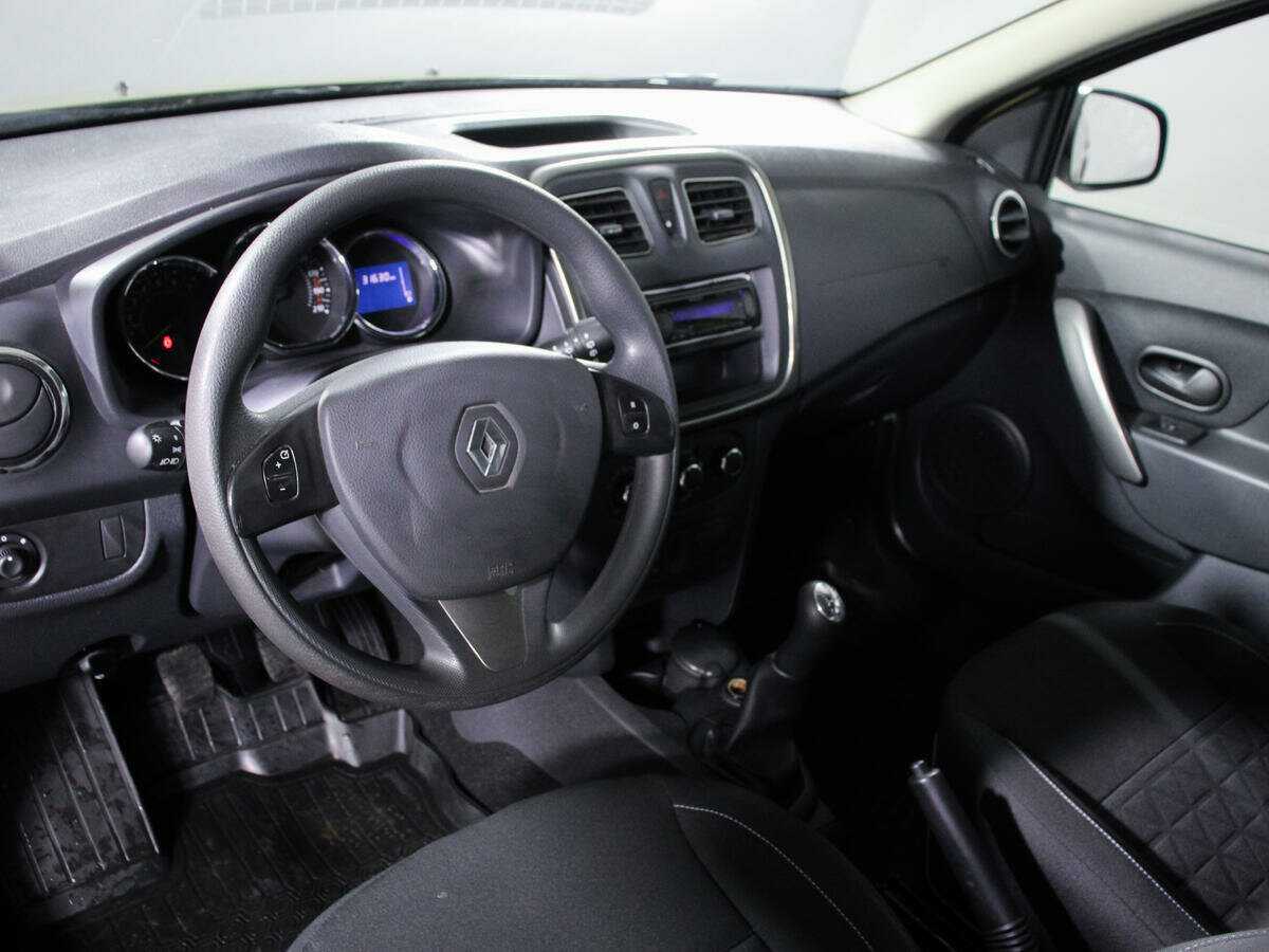 Renault Sandero с пробегом — 2017 год. Фото: #11