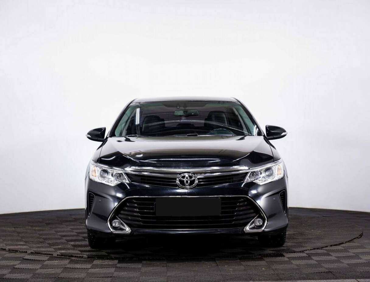 Toyota Camry с пробегом — 2018 год. Фото: #1