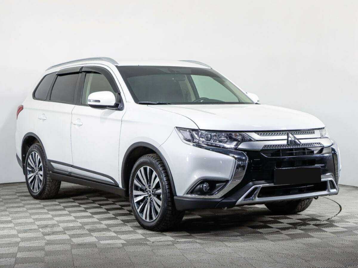 Mitsubishi Outlander с пробегом — 2021 год. Фото: #2