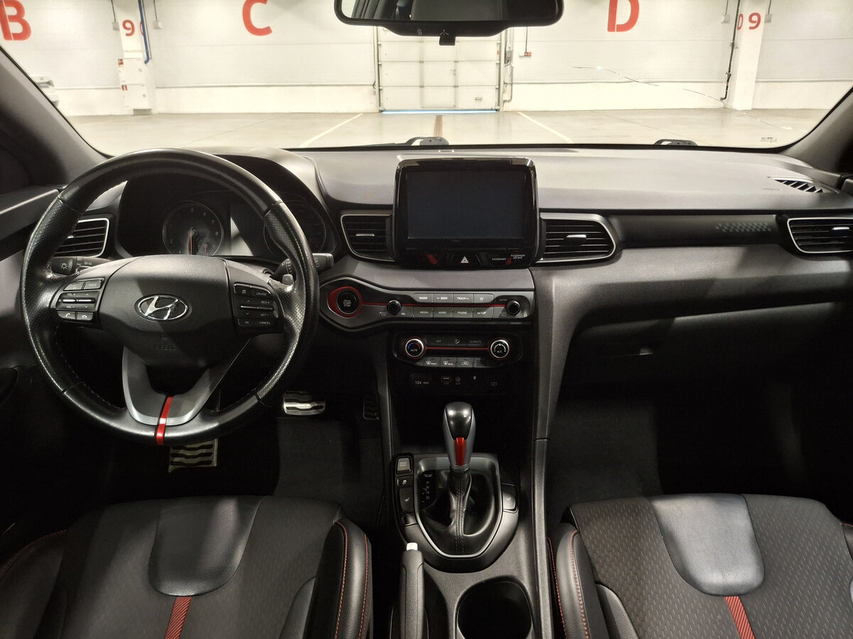 Hyundai Veloster с пробегом — 2019 год. Фото: #13