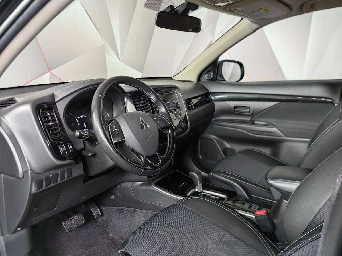 Mitsubishi Outlander с пробегом — 2018 год. Фото: #11