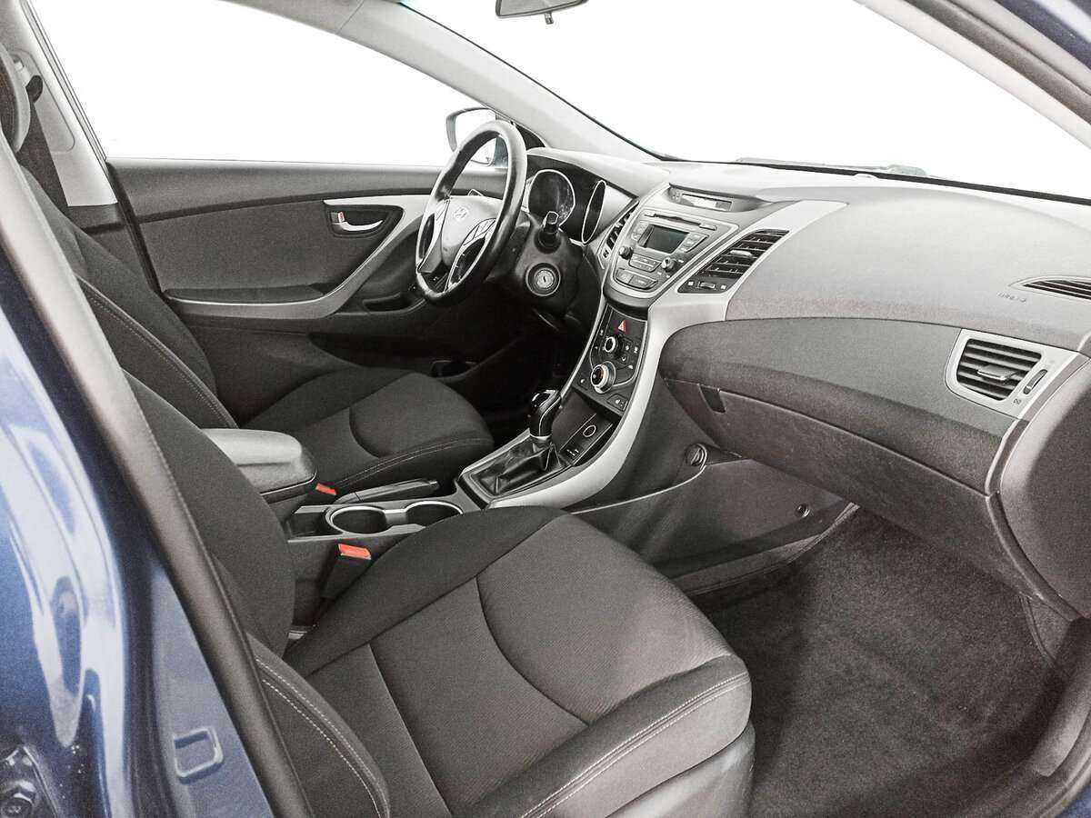 Hyundai Elantra с пробегом — 2015 год. Фото: #6