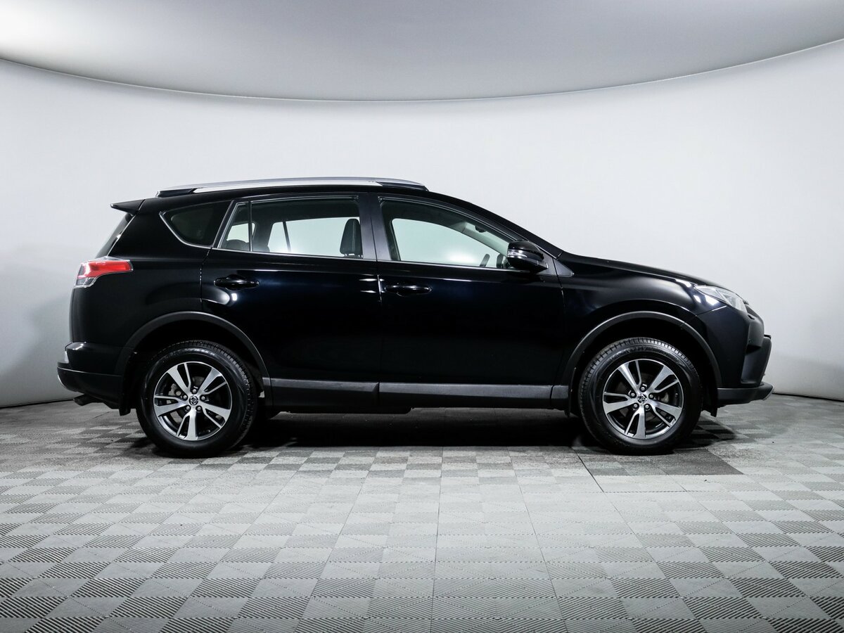 Toyota RAV4 с пробегом — 2018 год. Фото: #3