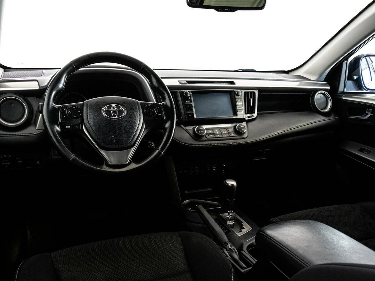 Toyota RAV4 с пробегом — 2017 год. Фото: #8