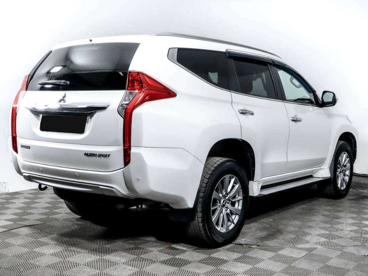 Mitsubishi Pajero Sport с пробегом — 2017 год. Фото: #3