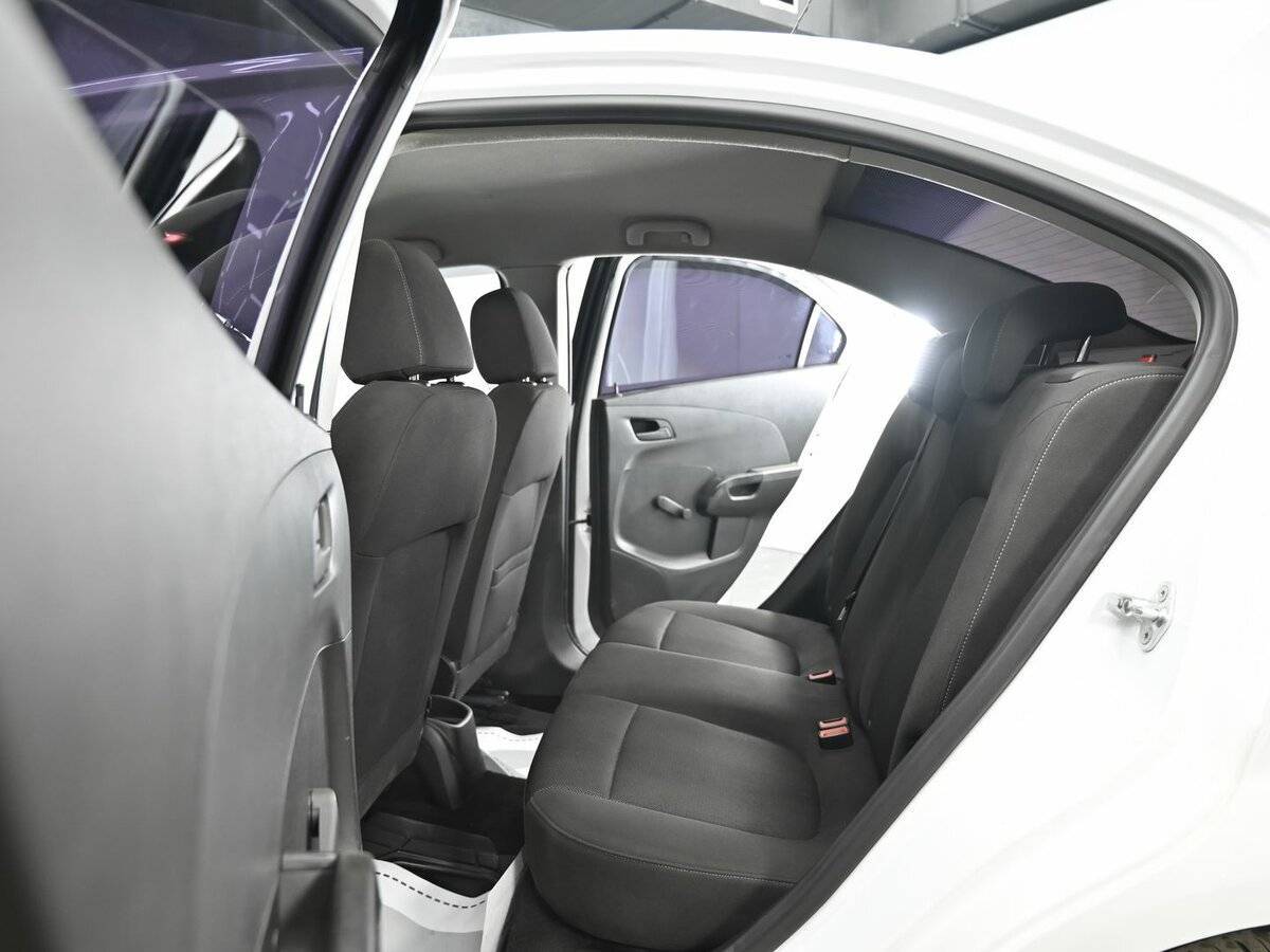 Chevrolet Aveo с пробегом — 2012 год. Фото: #11