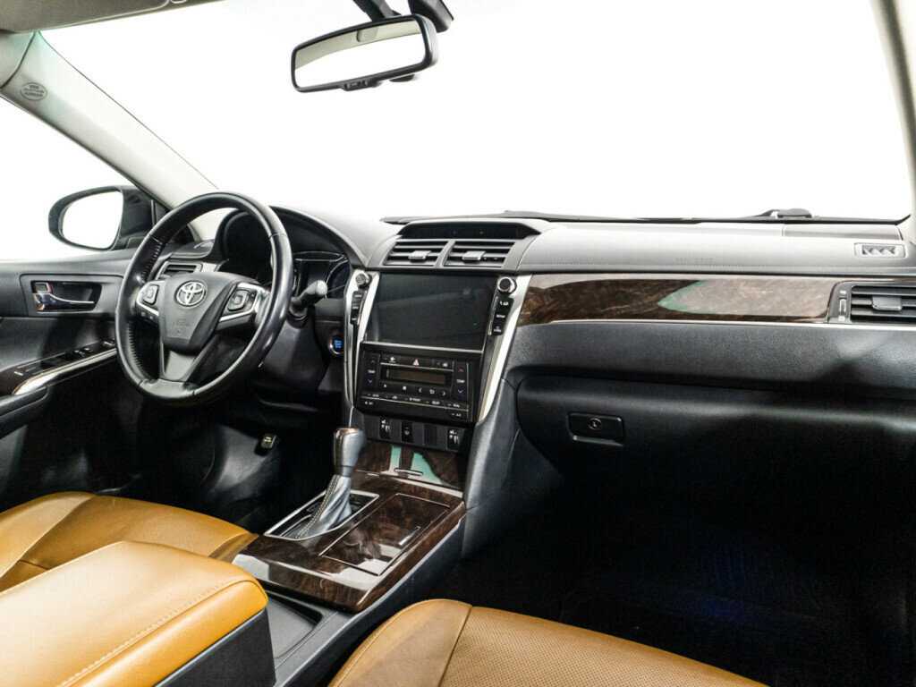 Toyota Camry с пробегом — 2017 год. Фото: #8