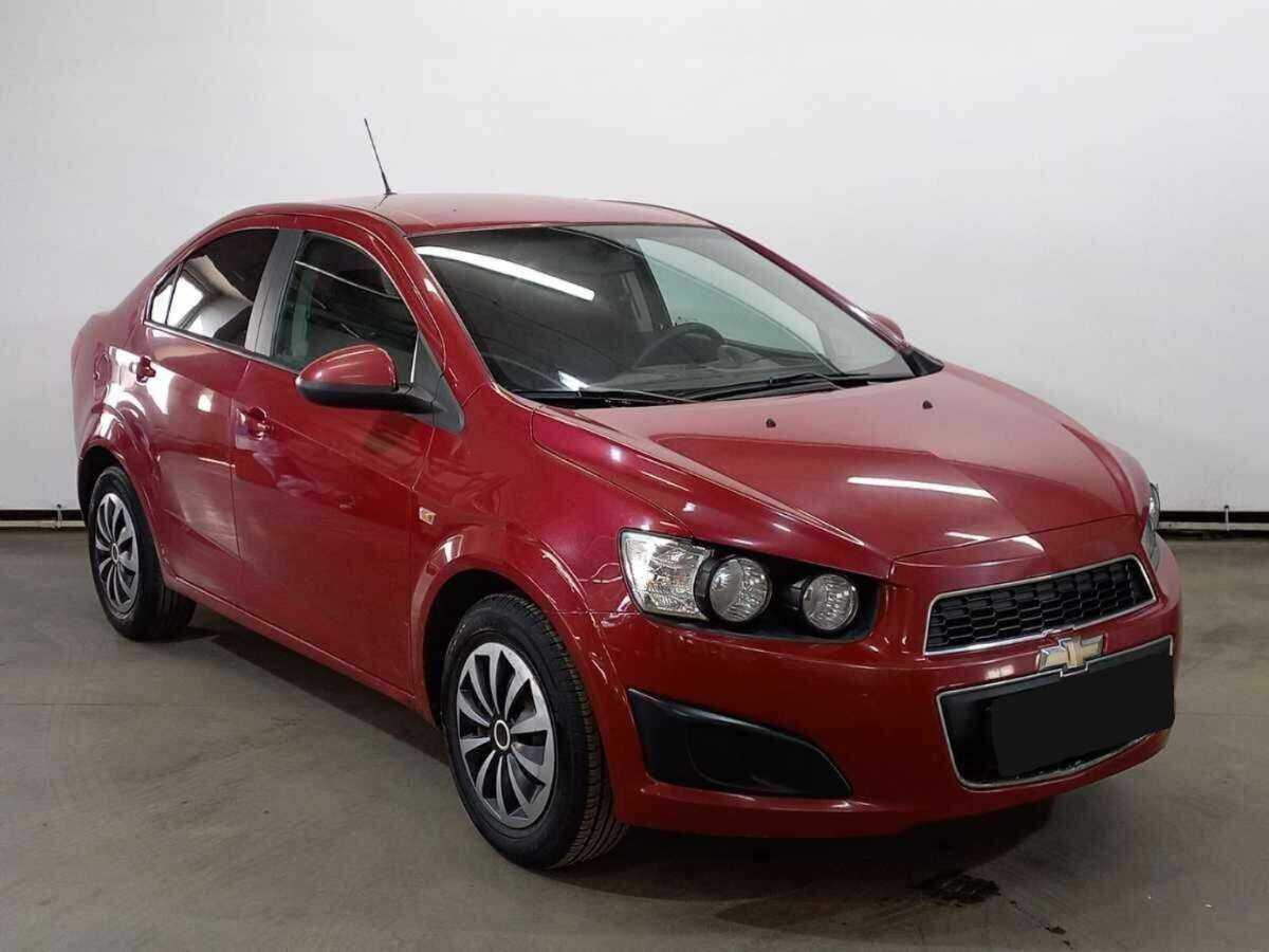 Chevrolet Aveo с пробегом — 2013 год. Фото: #2