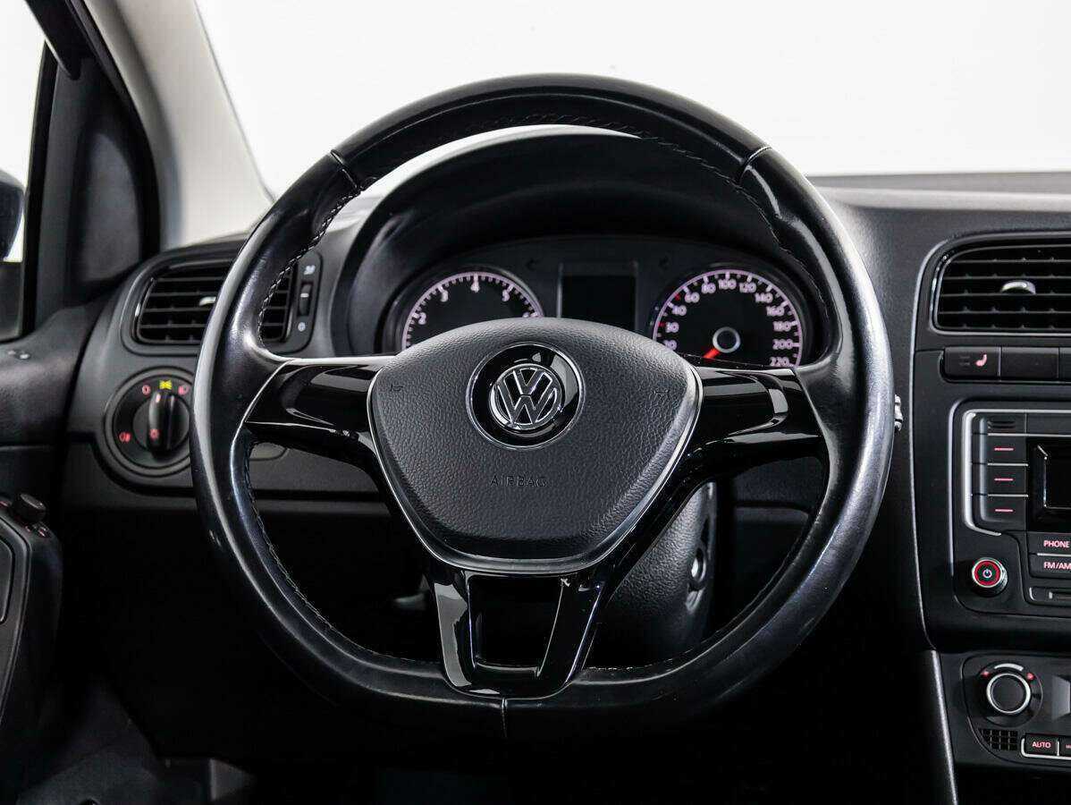 Volkswagen Polo с пробегом — 2017 год. Фото: #8