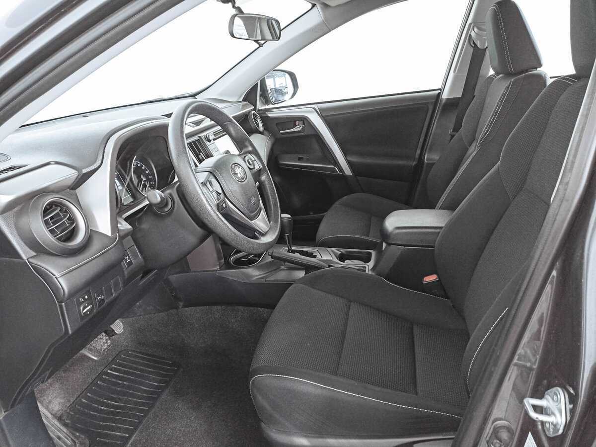 Toyota RAV4 с пробегом — 2015 год. Фото: #14