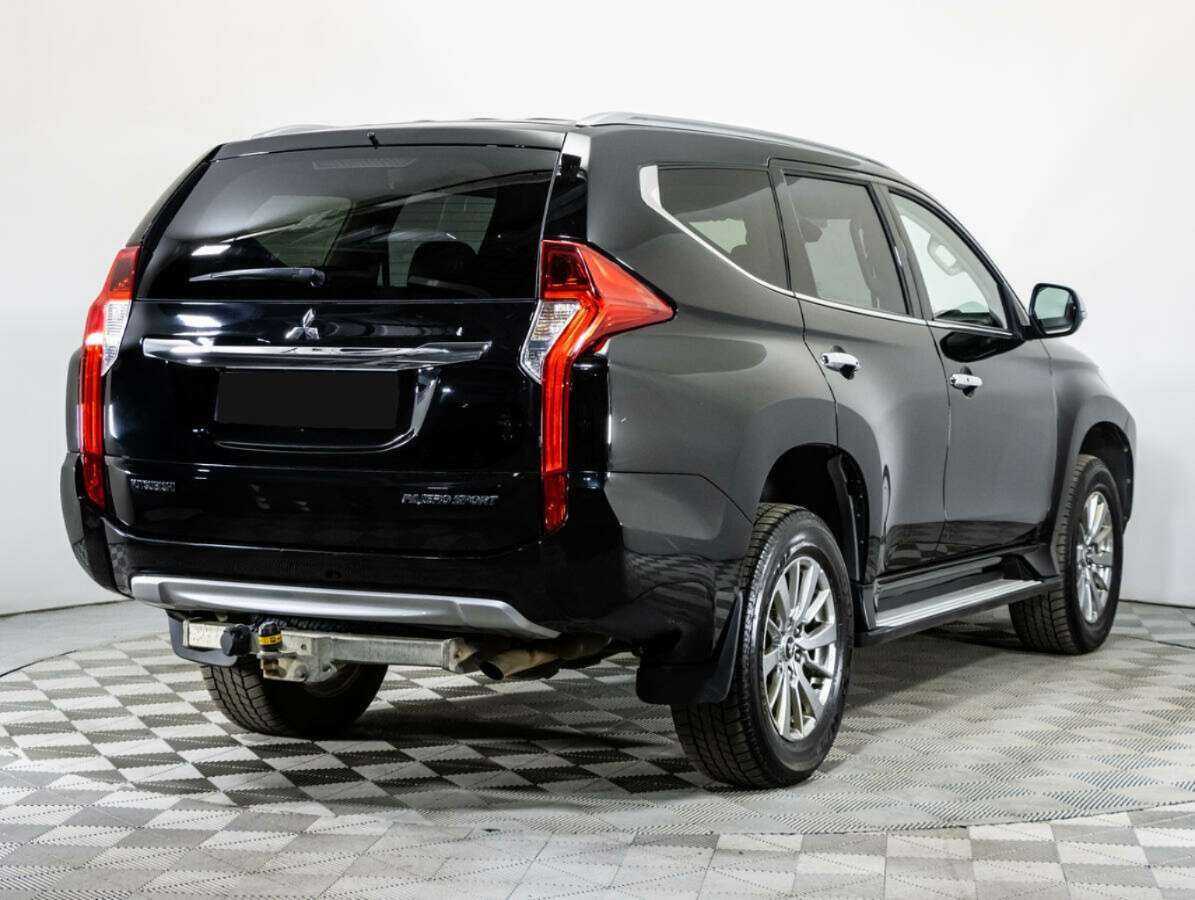 Mitsubishi Pajero Sport с пробегом — 2017 год. Фото: #3