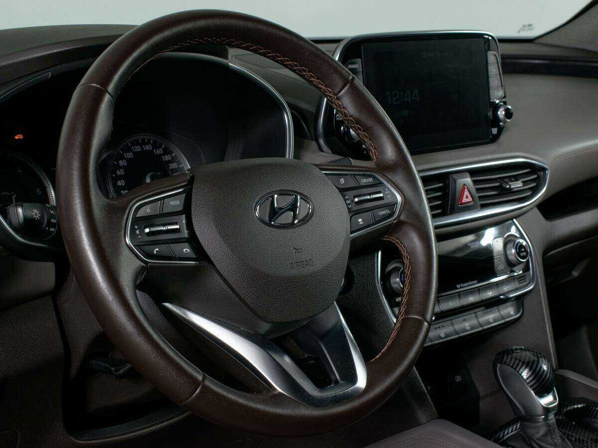 Hyundai Santa Fe с пробегом — 2018 год. Фото: #17