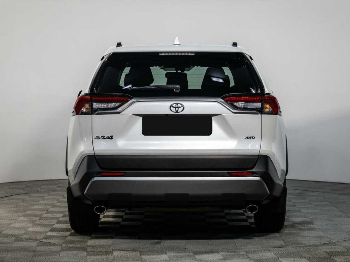 Toyota RAV4 с пробегом — 2020 год. Фото: #4