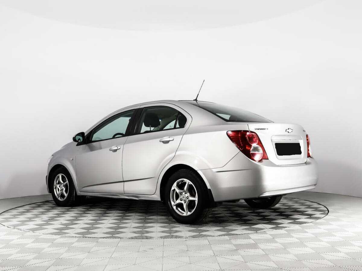 Chevrolet Aveo с пробегом — 2014 год. Фото: #6