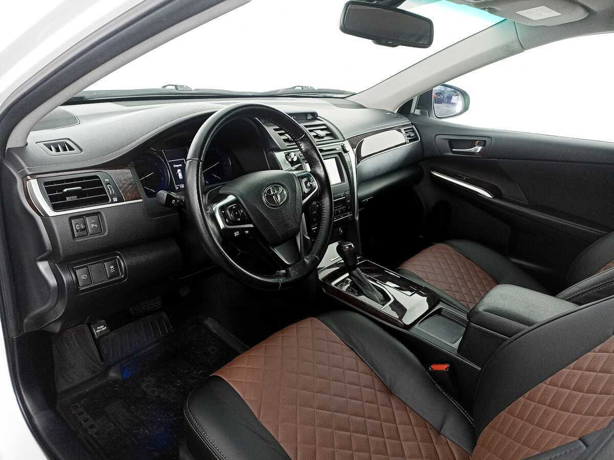 Toyota Camry с пробегом — 2017 год. Фото: #15