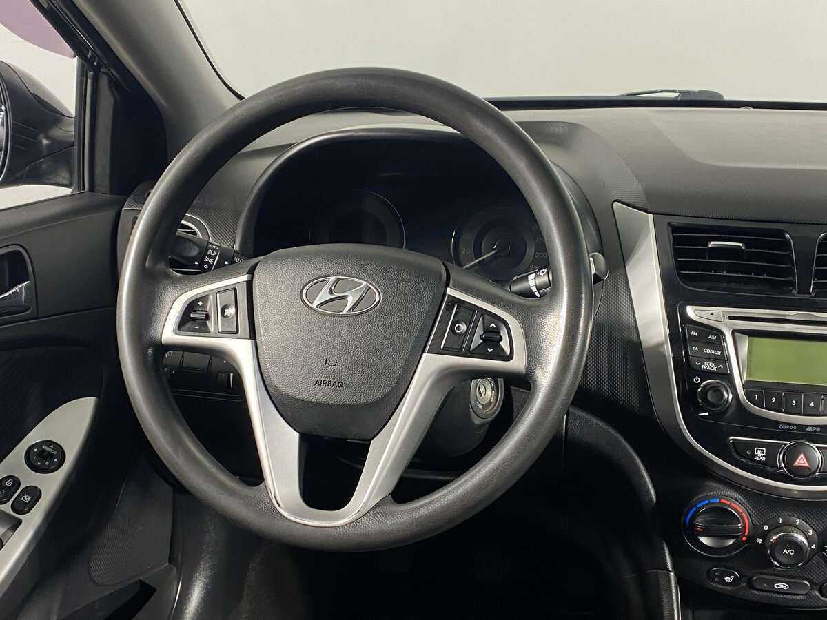 Hyundai Solaris с пробегом — 2013 год. Фото: #13