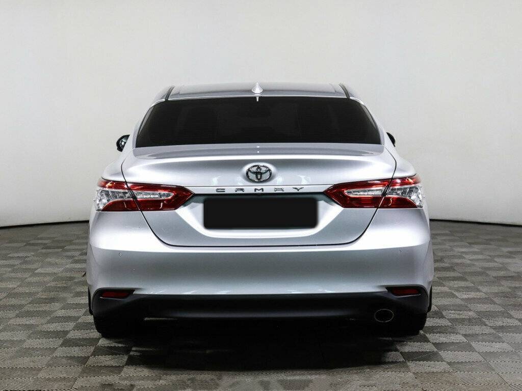 Toyota Camry с пробегом — 2018 год. Фото: #4