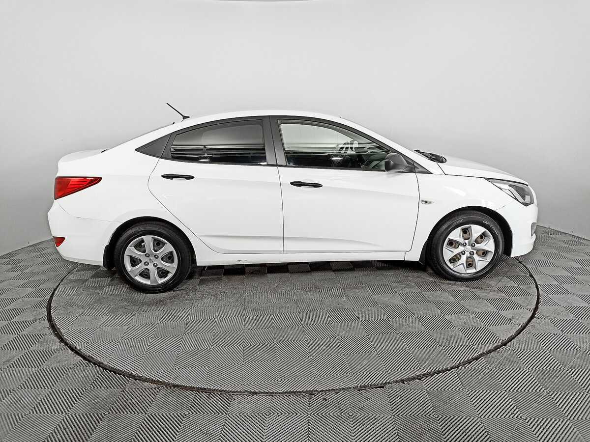 Hyundai Solaris с пробегом — 2015 год. Фото: #3