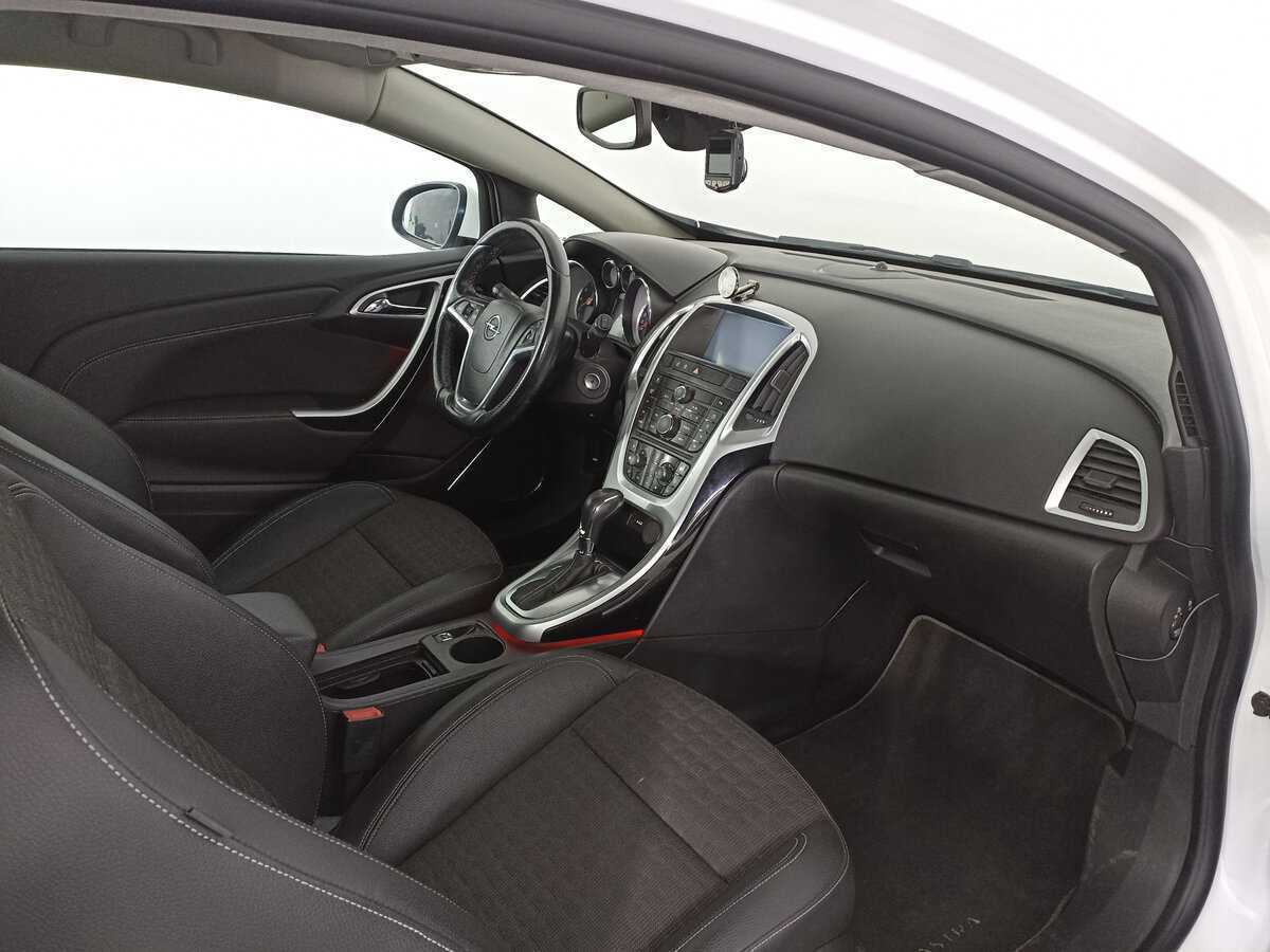 Opel Astra с пробегом — 2013 год. Фото: #9