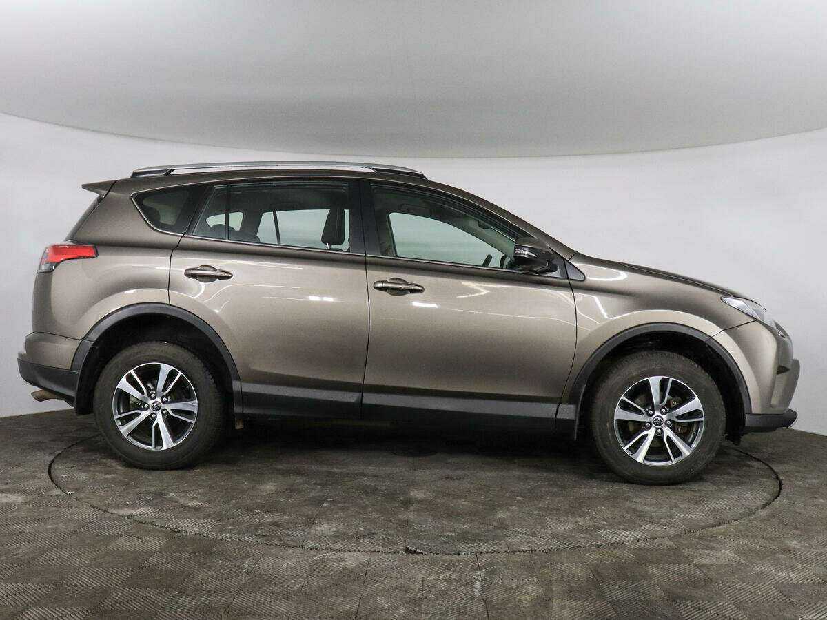 Toyota RAV4 с пробегом — 2019 год. Фото: #3