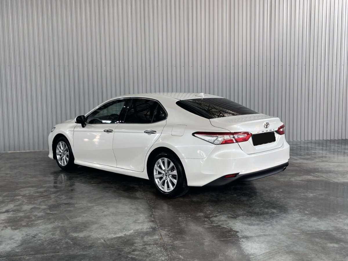 Toyota Camry с пробегом — 2018 год. Фото: #6