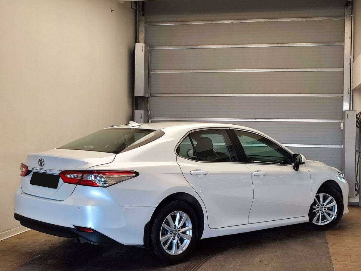 Toyota Camry с пробегом — 2018 год. Фото: #3