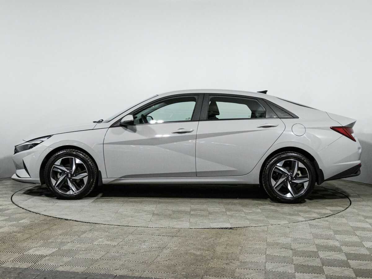 Hyundai Elantra с пробегом — 2023 год. Фото: #7