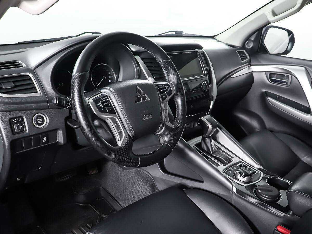 Mitsubishi Pajero Sport с пробегом — 2018 год. Фото: #12
