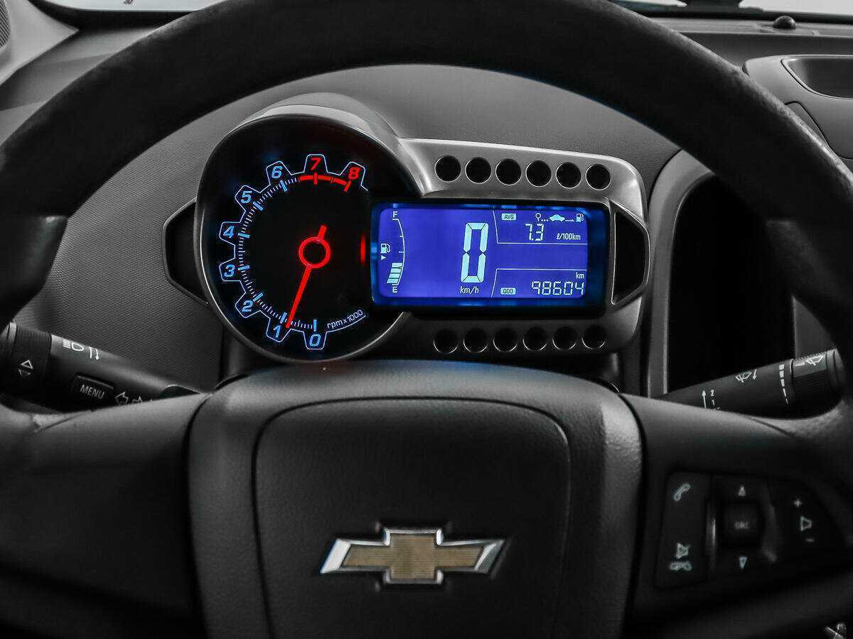 Chevrolet Aveo с пробегом — 2014 год. Фото: #14