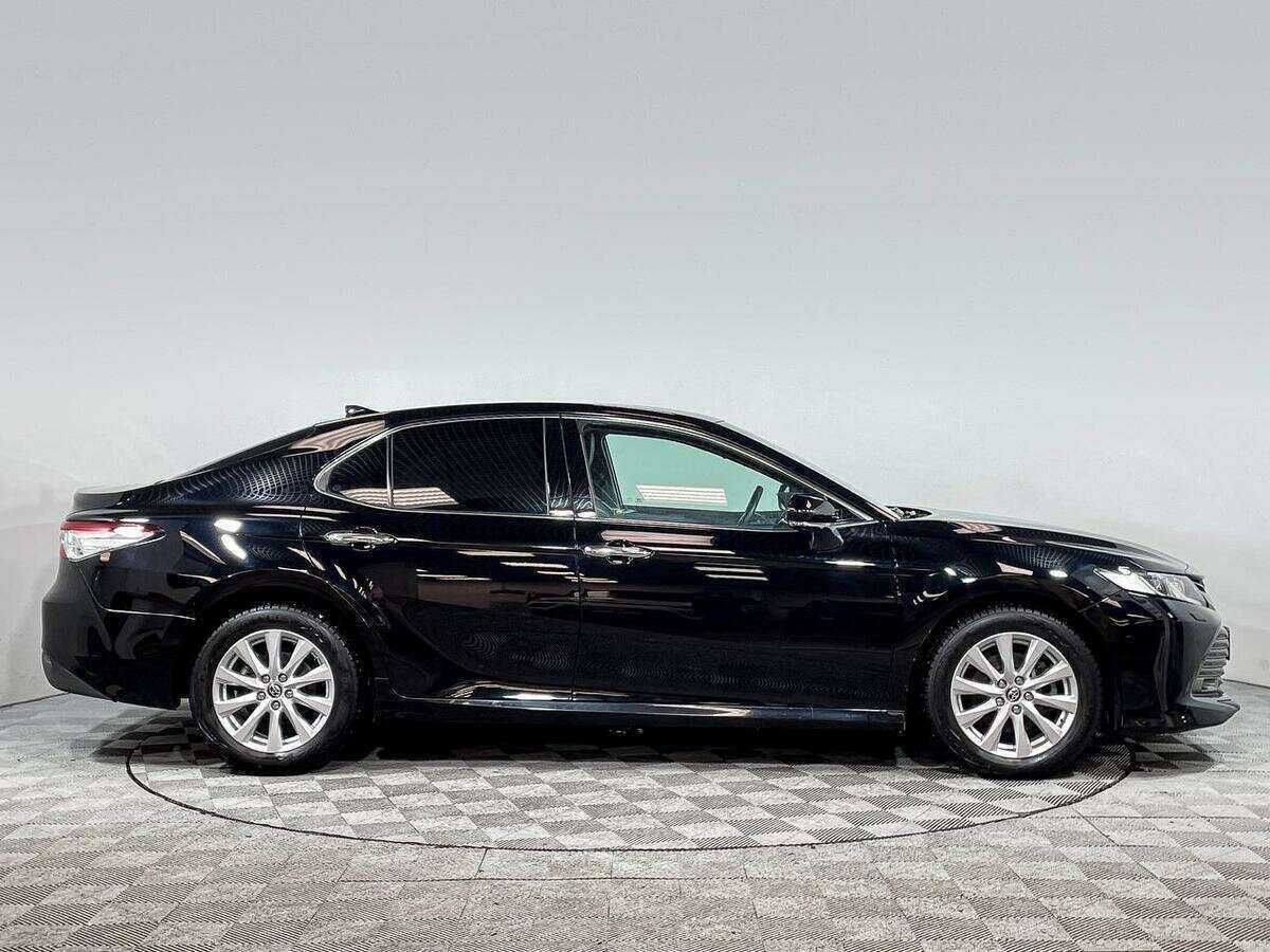 Toyota Camry с пробегом — 2018 год. Фото: #2
