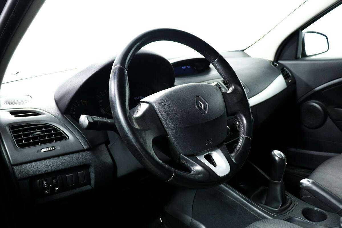 Renault Megane с пробегом — 2012 год. Фото: #12