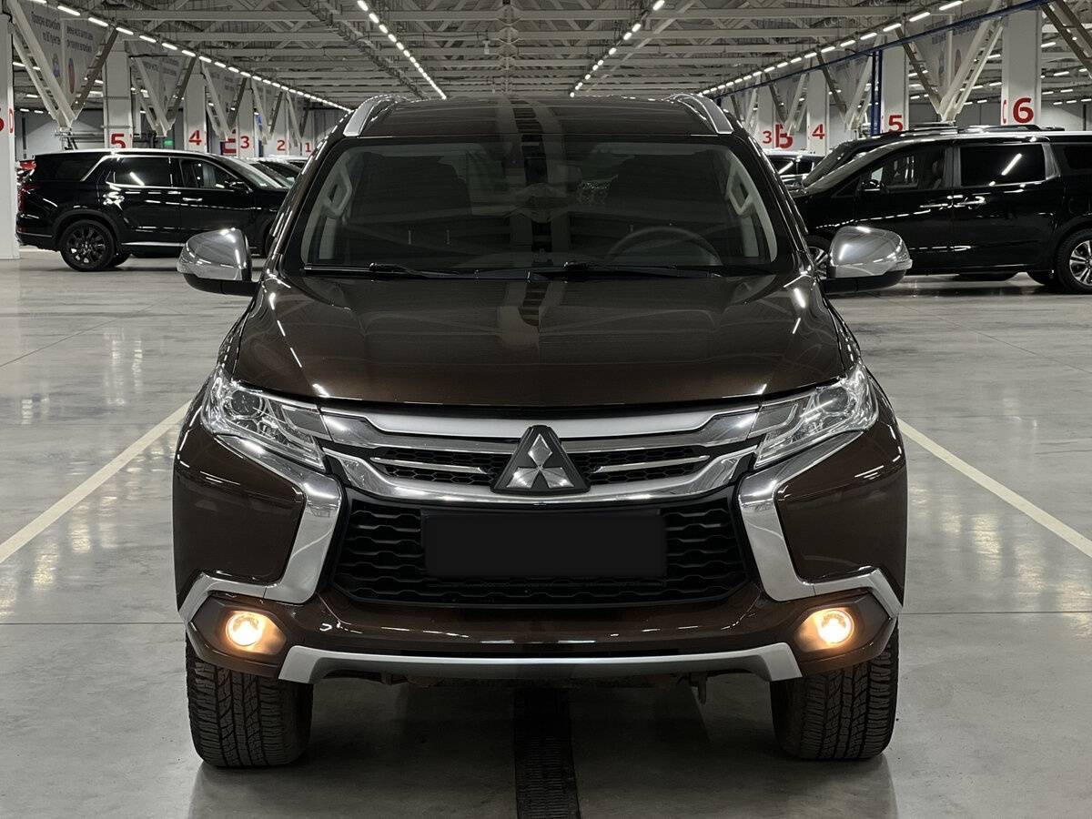 Mitsubishi Pajero Sport с пробегом — 2018 год. Фото: #1