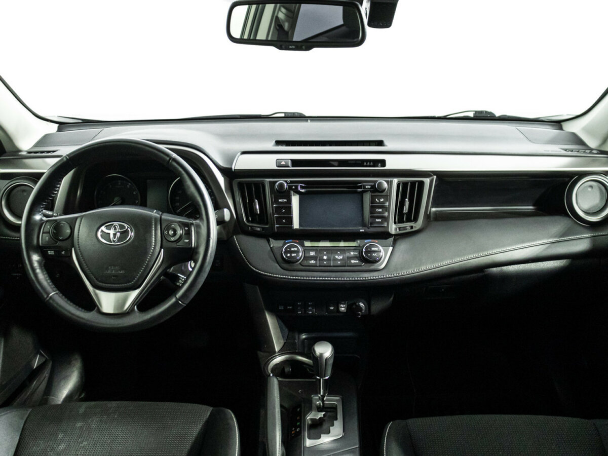 Toyota RAV4 с пробегом — 2015 год. Фото: #12
