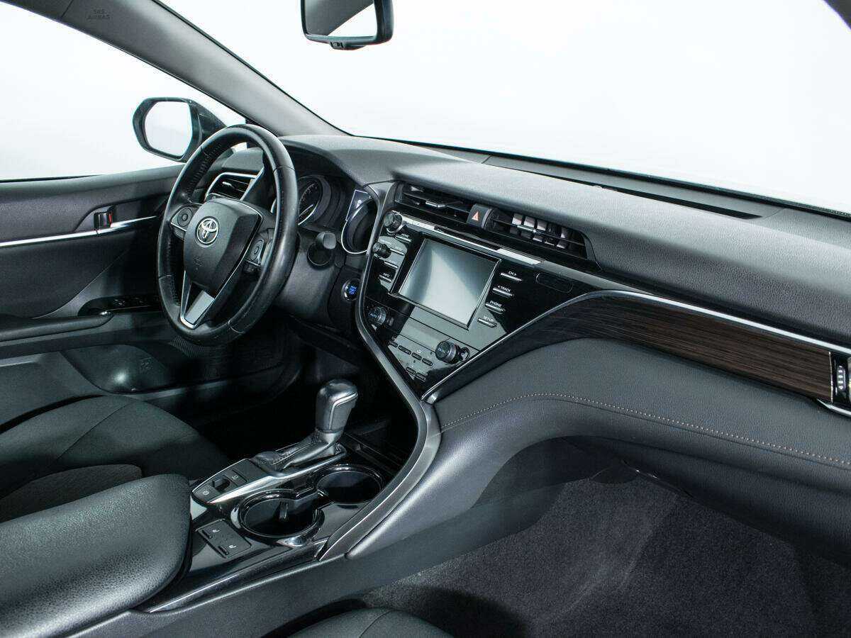 Toyota Camry с пробегом — 2020 год. Фото: #8
