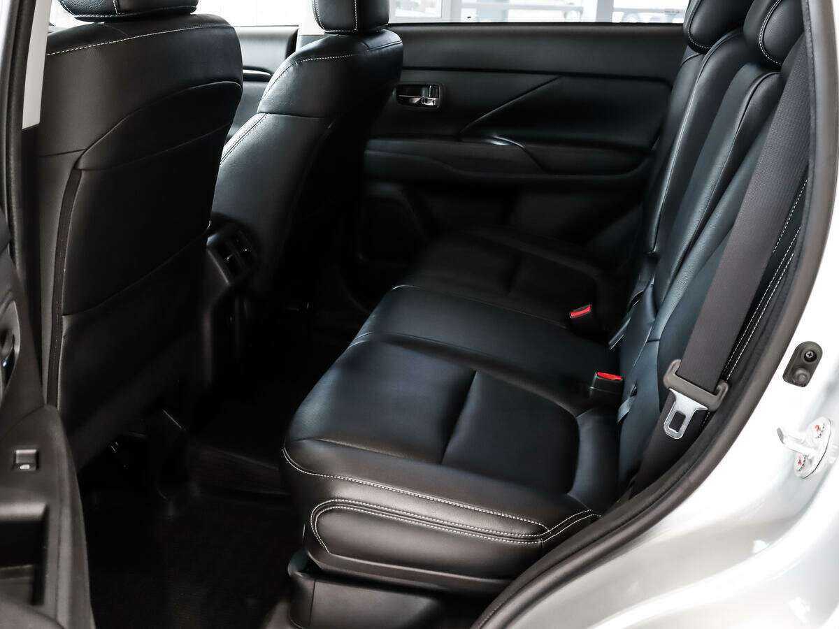 Mitsubishi Outlander с пробегом — 2019 год. Фото: #10