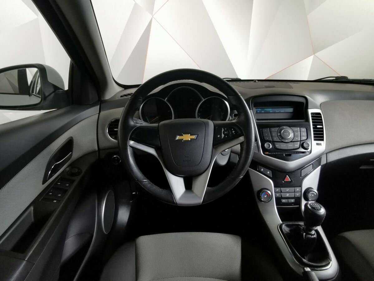Chevrolet Cruze с пробегом — 2012 год. Фото: #14